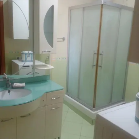 Quarto em Acomodações Particulares Ofellows - Kristal Center Tirana